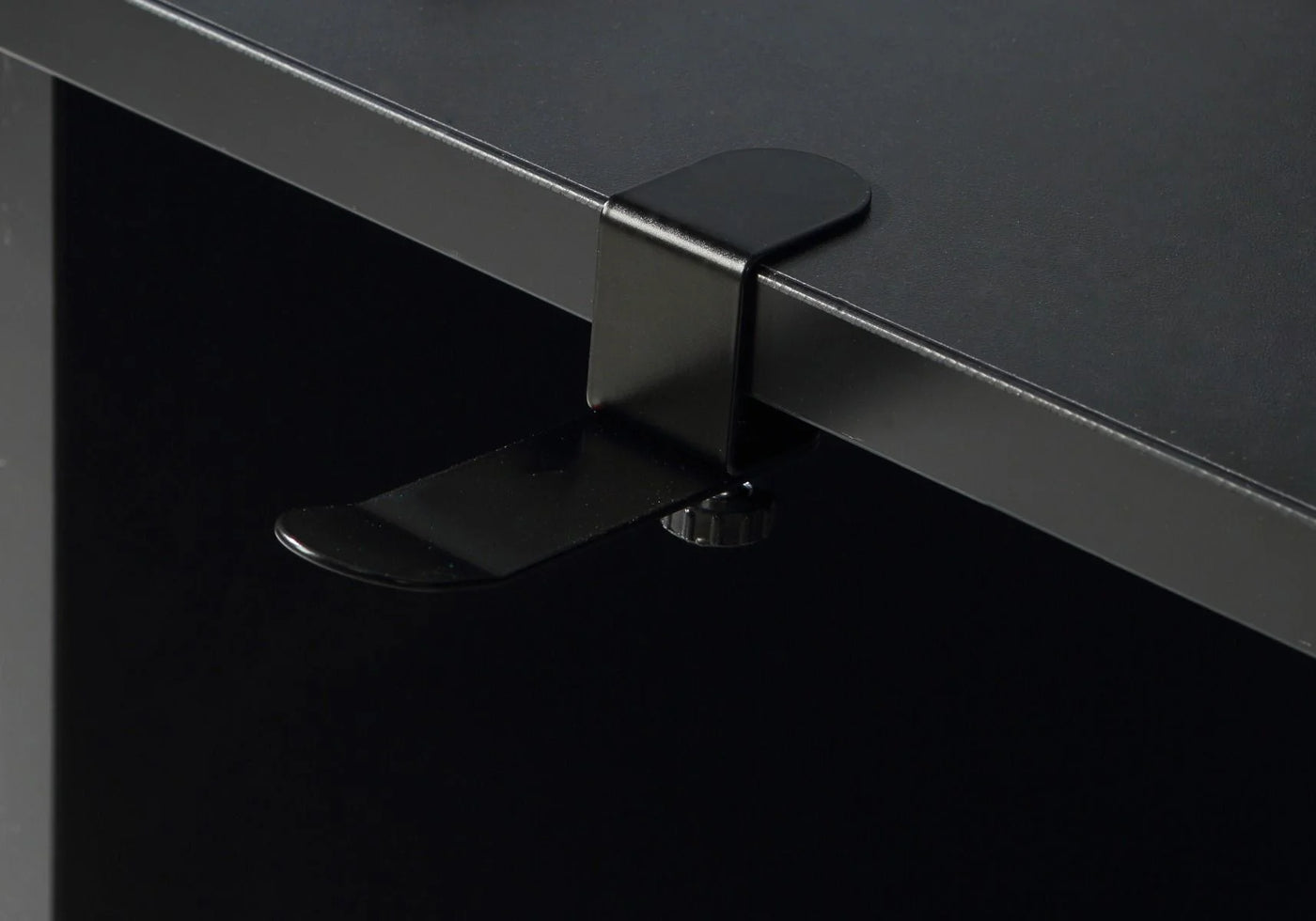 Flair-Power-W-L-Shaped-Corner-Gaming-Desk-Headphone-Hook