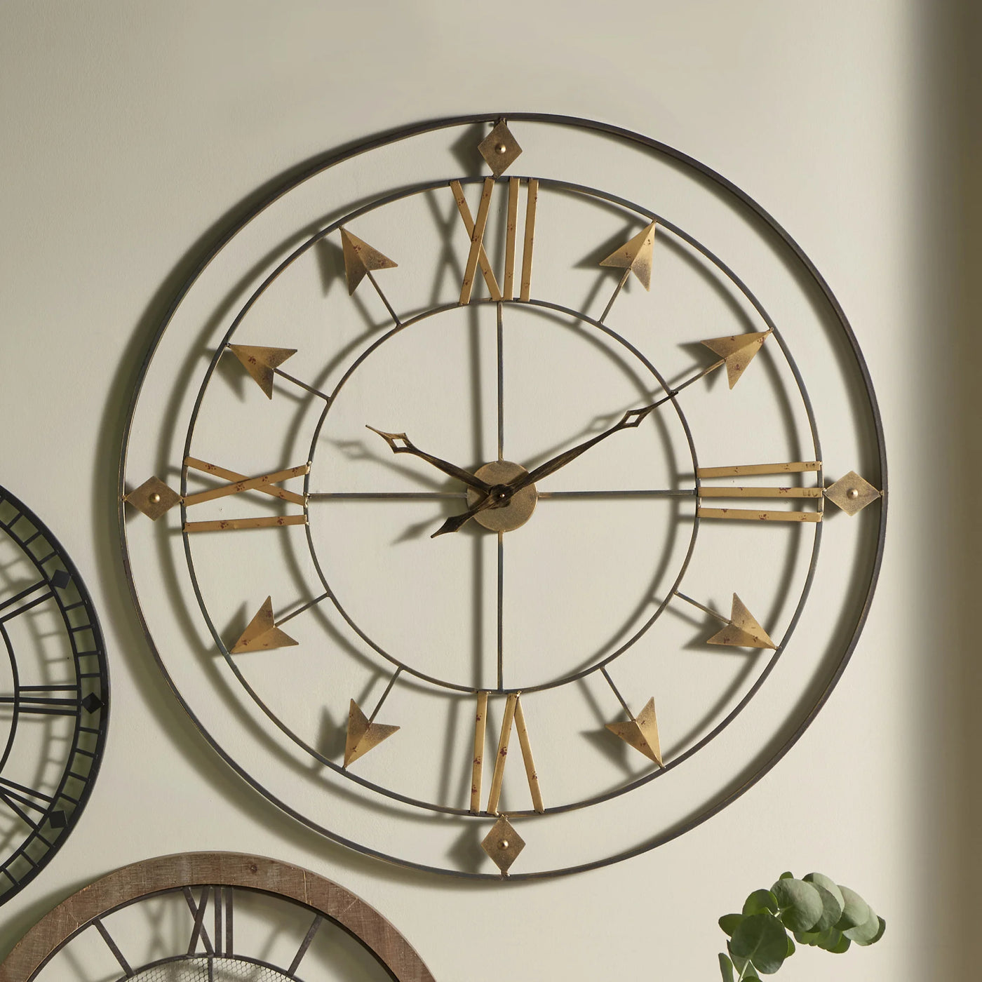 Graphite-and-Gold-Metal-Round-Wall-Clock-Large_1