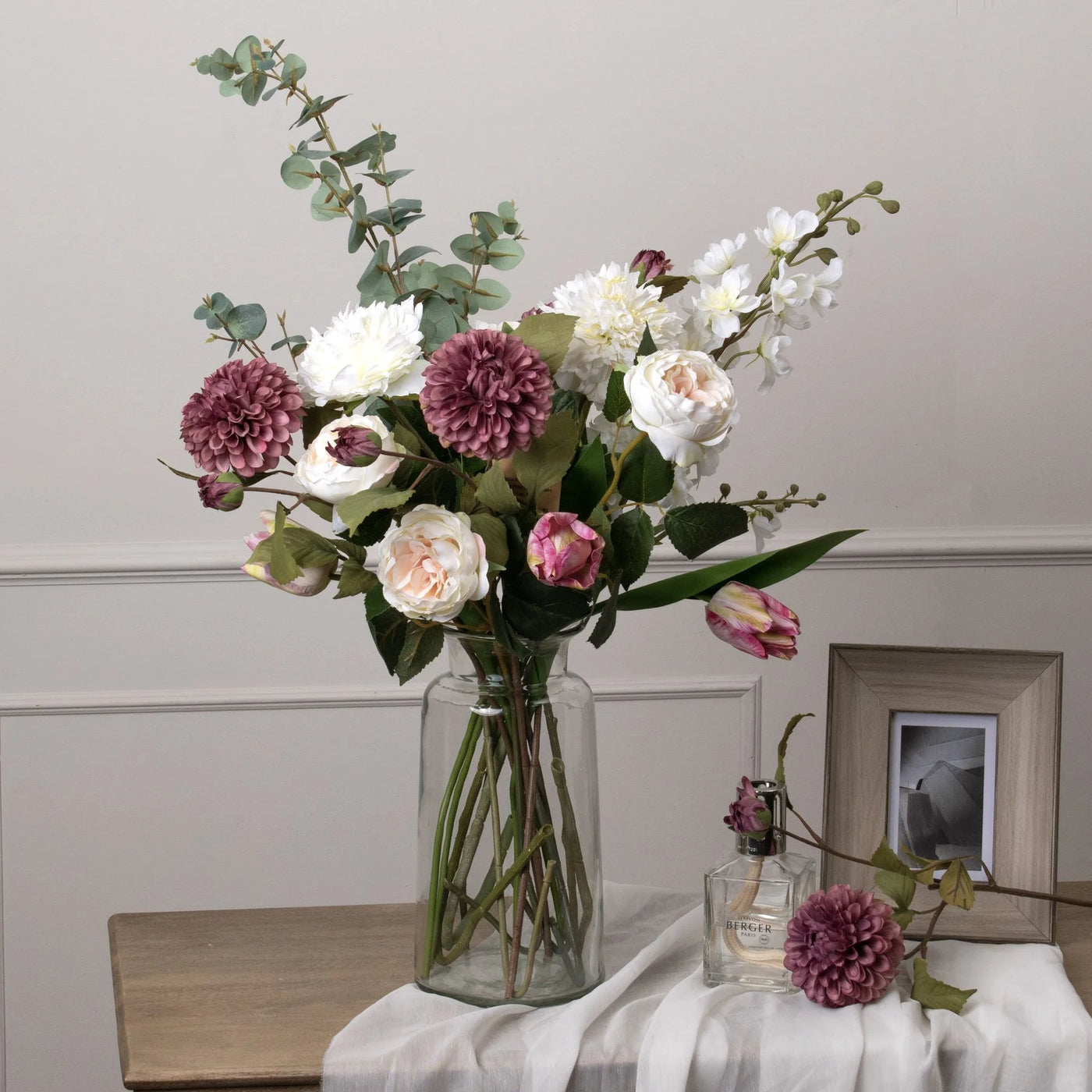Hill-Interiors-Large-Cineraria-Eucalyptus-Spray_2