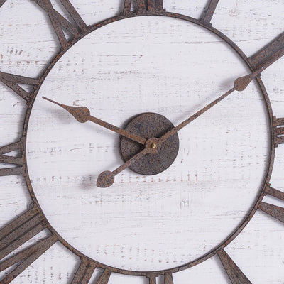 Hill-Interiors-Rustic-Wooden-Clock-With-Aged-Numerals-And-Hands_1