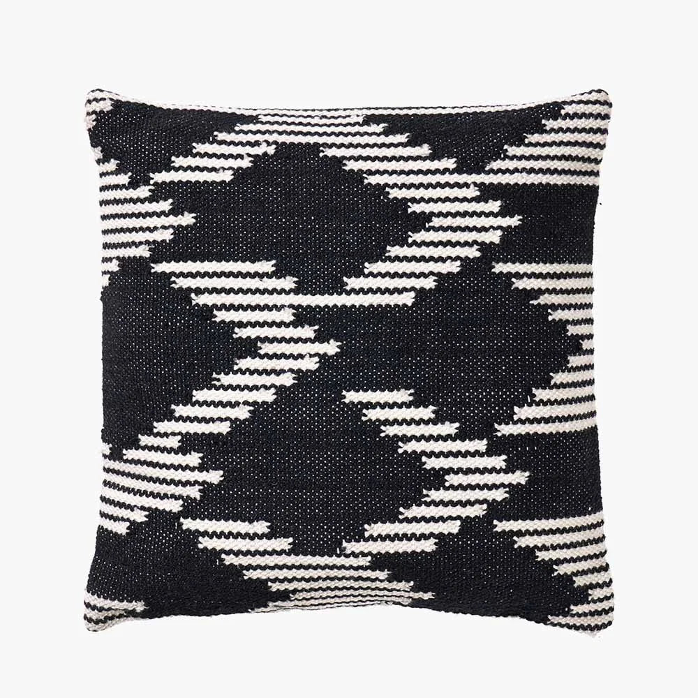 Indoor-Outdoor-Black-and-White-Chevron-Design-Scatter-Cushion_5