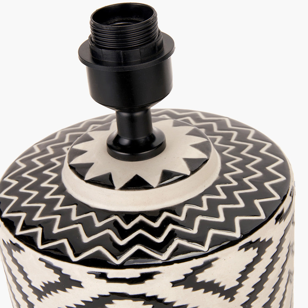 pacific-lifestyle-chirala-black-and-white-ikat-ceramic-table-lamp-base-with-lino-35cm-black-self-lined-linen-cylinder-lampshade_5